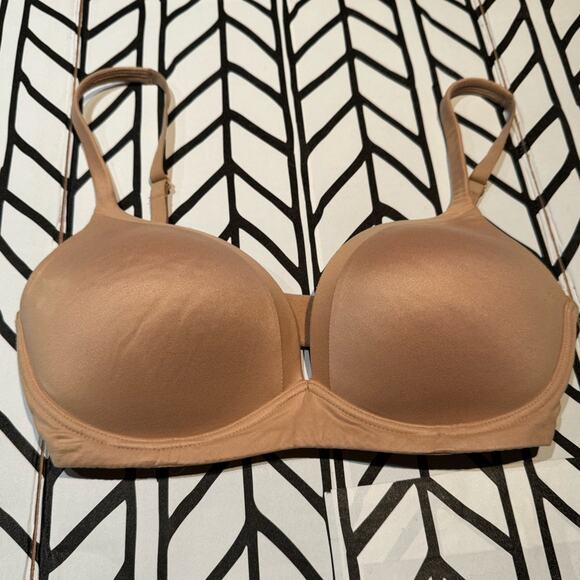 Victoria’s Secret Body by Victoria No Wire Bra in 32DD - Picture 1 of 4